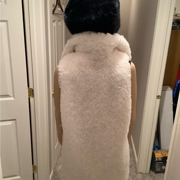New Directions White Faux Fur Sherpa Teddy Vest Size S/M - Picture 9 of 16